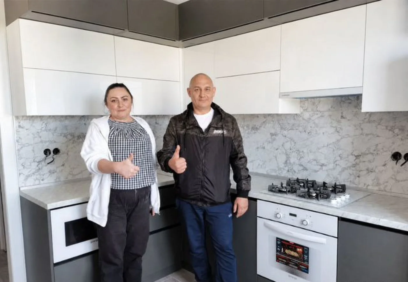 П-образная кухня на заказ из ЛДСП шалфейный цвет
